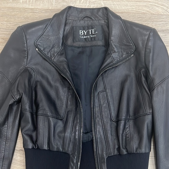 GIULIANA TESO DESIGNER LEATHER JACKET. SIZE 40 which size small. - Picture 3 of 16